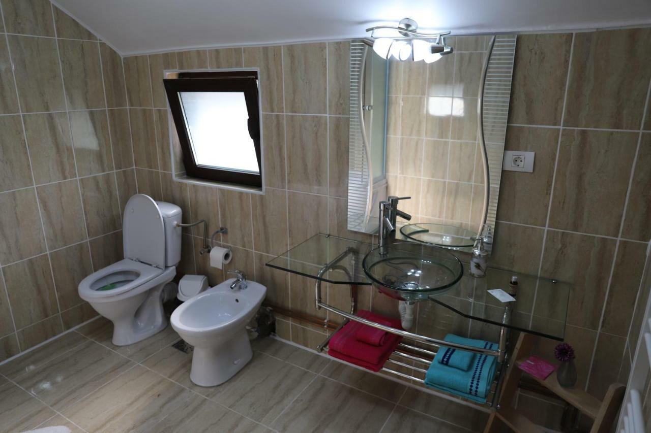 Upstairs Residence Тыргу-Жиу Экстерьер фото