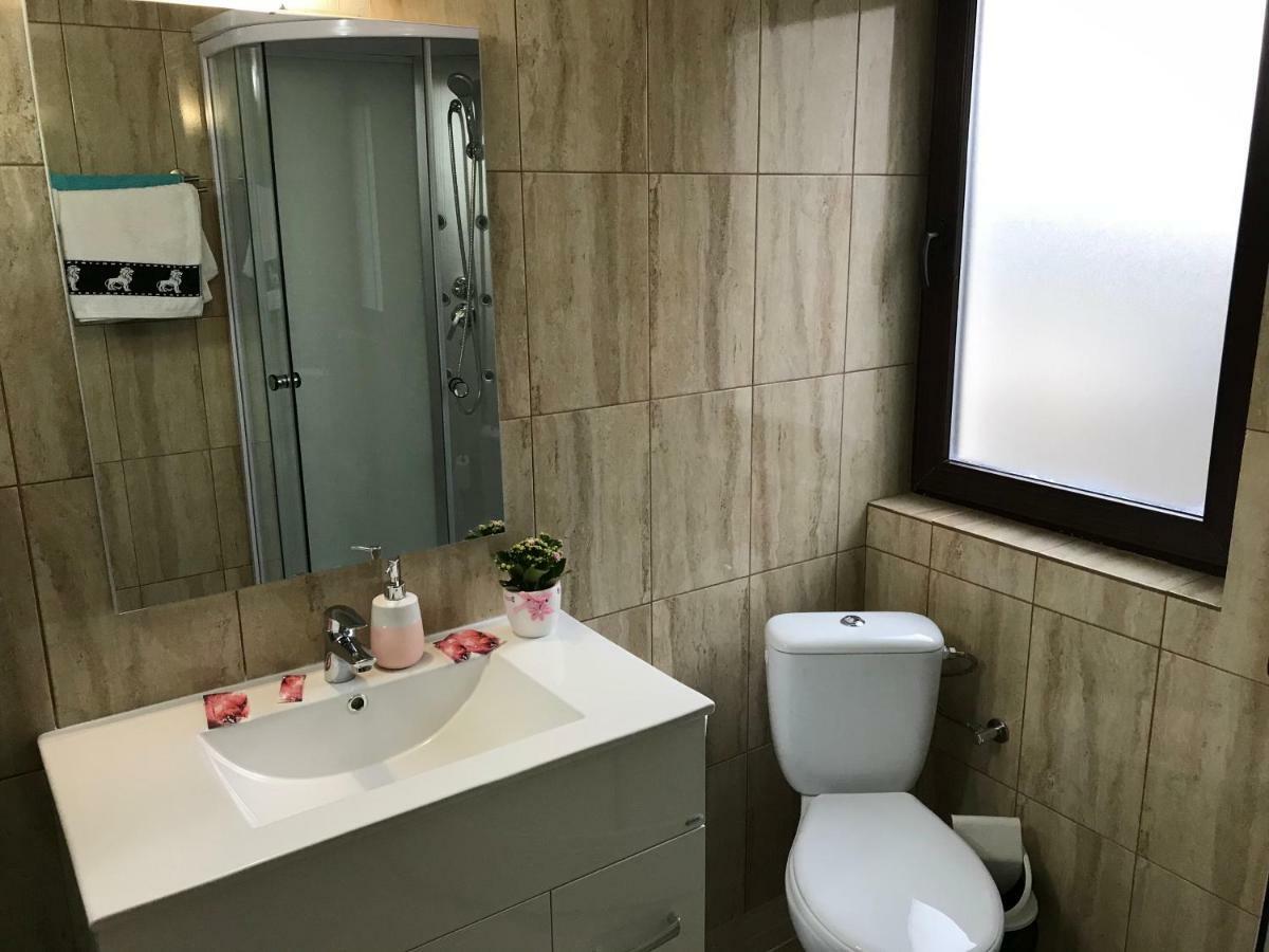 Upstairs Residence Тыргу-Жиу Экстерьер фото