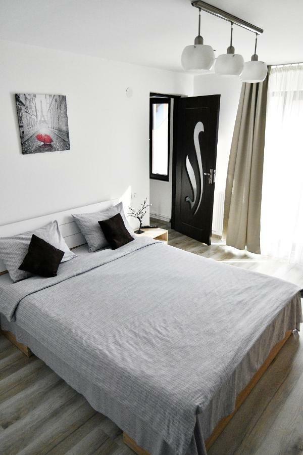 Upstairs Residence Тыргу-Жиу Экстерьер фото
