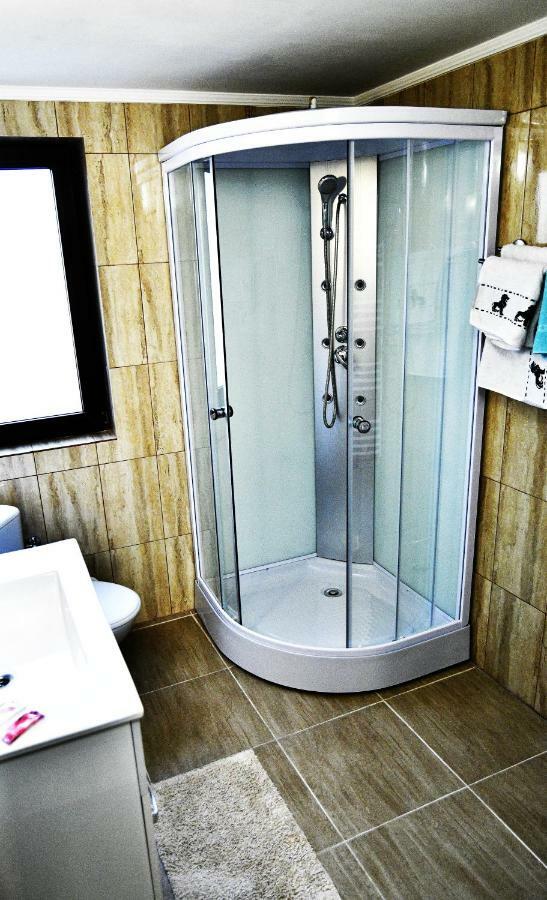 Upstairs Residence Тыргу-Жиу Экстерьер фото