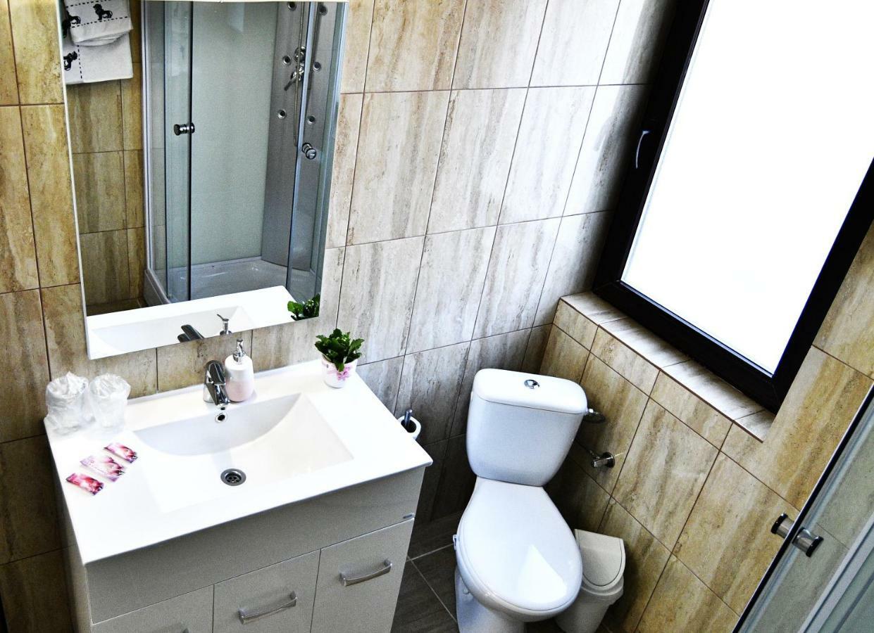 Upstairs Residence Тыргу-Жиу Экстерьер фото