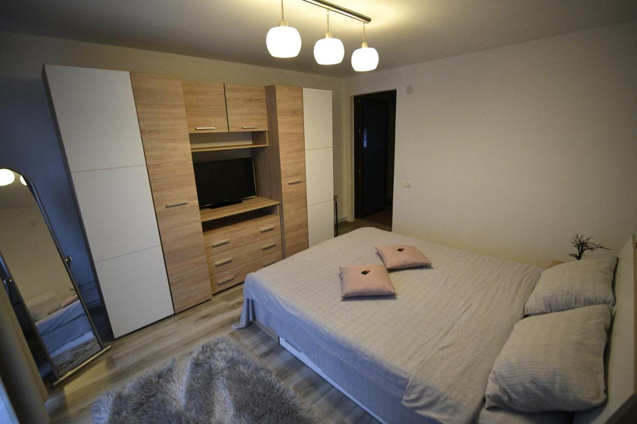 Upstairs Residence Тыргу-Жиу Экстерьер фото
