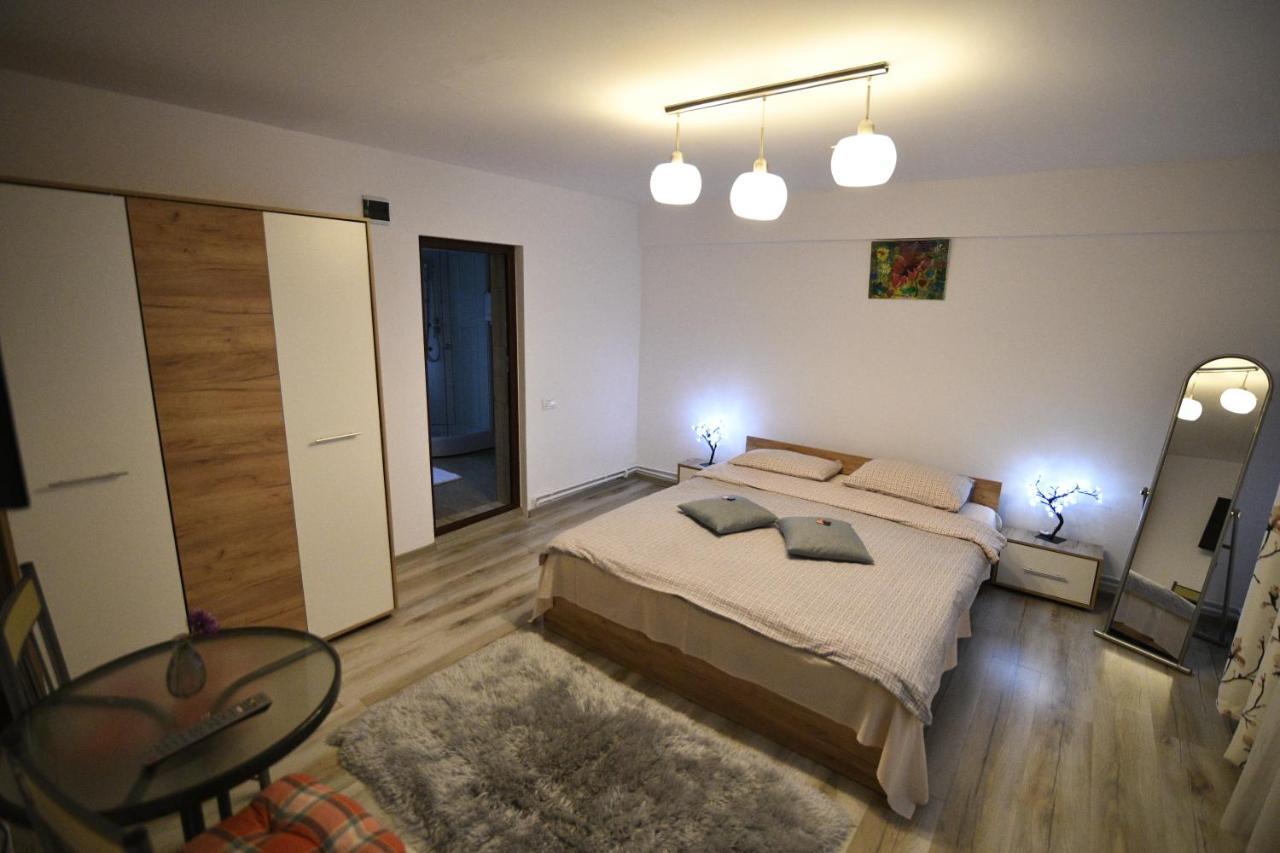 Upstairs Residence Тыргу-Жиу Экстерьер фото