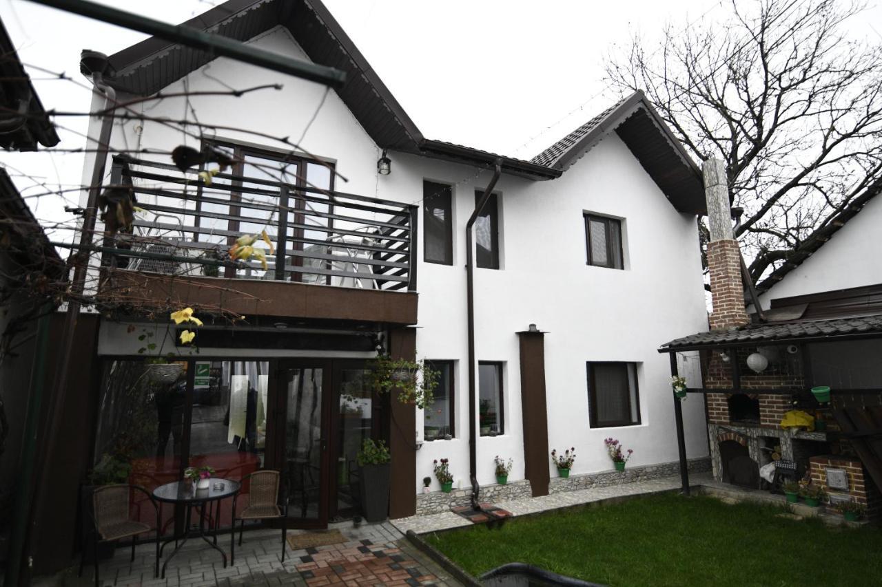 Upstairs Residence Тыргу-Жиу Экстерьер фото